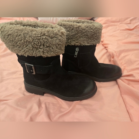 UGG Black Ankle Boots with Tan Fur - Picture 4 of 9